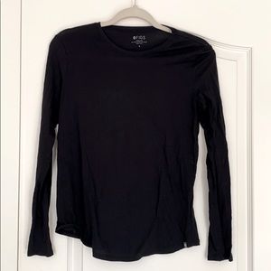 FIGS black under scrub shirt. Super soft